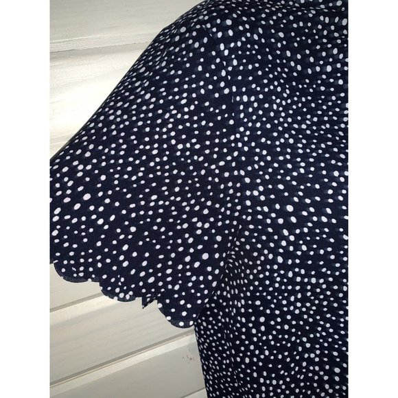 Banana Republic Sz PETITES XS Navy Scattered Dots Print Scalloped S/S Top EUC - Picture 4 of 8